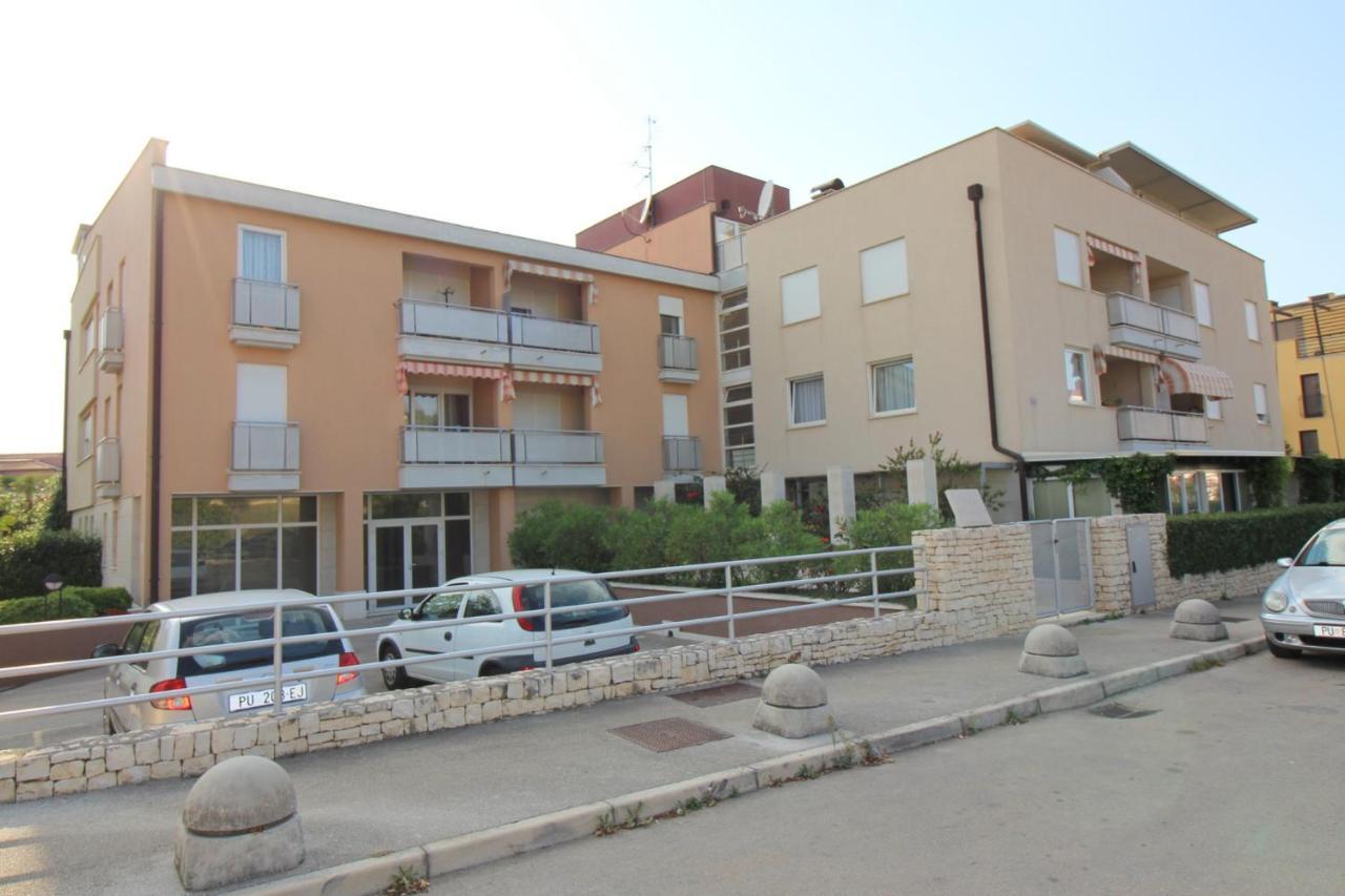 Apartment Vojka In City Center Poreč Exteriör bild