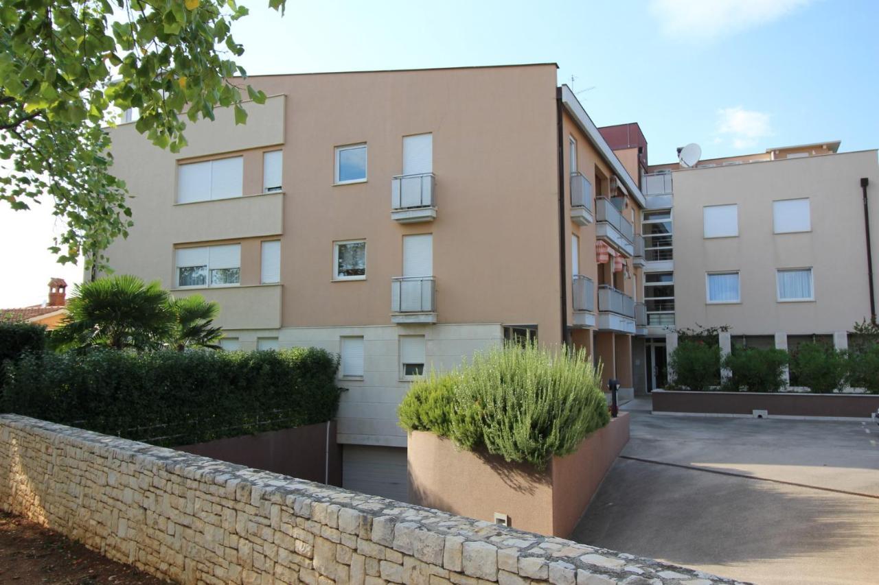 Apartment Vojka In City Center Poreč Exteriör bild